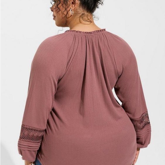 Textured Jersey V-Neck Crochet Long Sleeve Top - Picture 8 of 9